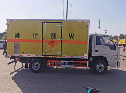 松柏镇爆破器材运输车技术升级与安全合规新趋势